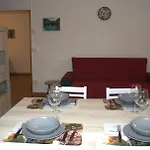 Inti Apartment *